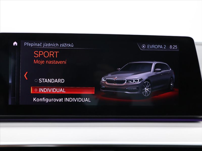 BMW Řada 5 3,0 530d 195kW Aut. Sport Line - fotka 20 z 31