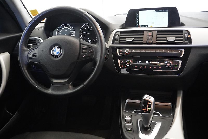 BMW Řada 1 118i 1.5 AUTOMAT - fotka 21 z 27