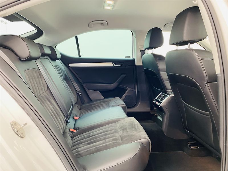 Škoda Superb 2,0 TDI 110kW Ambition - fotka 7 z 24