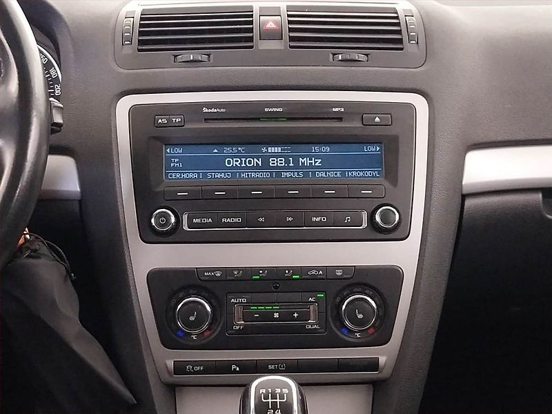 Škoda Octavia (2012) Elegance 1.6 TDI, po STK - fotka 12 z 17