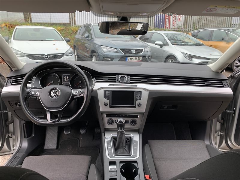 Volkswagen Passat 2,0 TDI,ČR - fotka 9 z 17