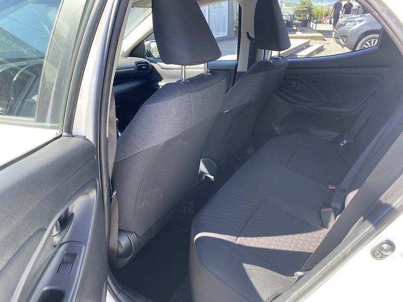 Toyota Yaris 1.5i, ČR-1m, ComTech, DPH - fotka 11 z 26