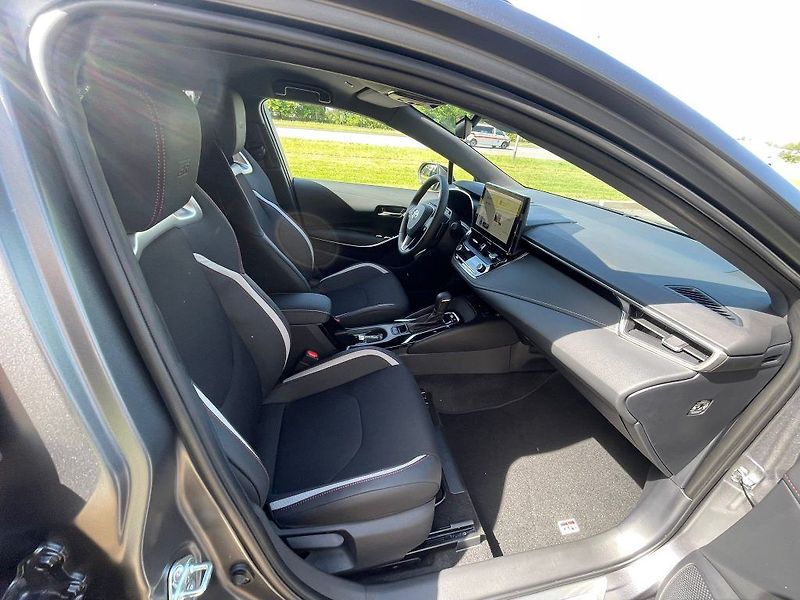 Toyota Corolla 2.0 Hybrid automat GR SPORT - fotka 29 z 29
