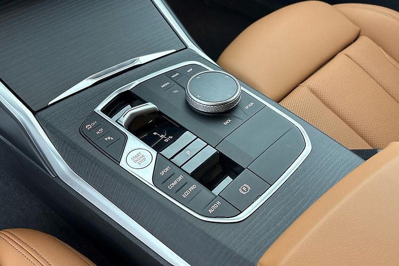 BMW Řada 3 řady 3 | 330d xDrive - fotka 22 z 24