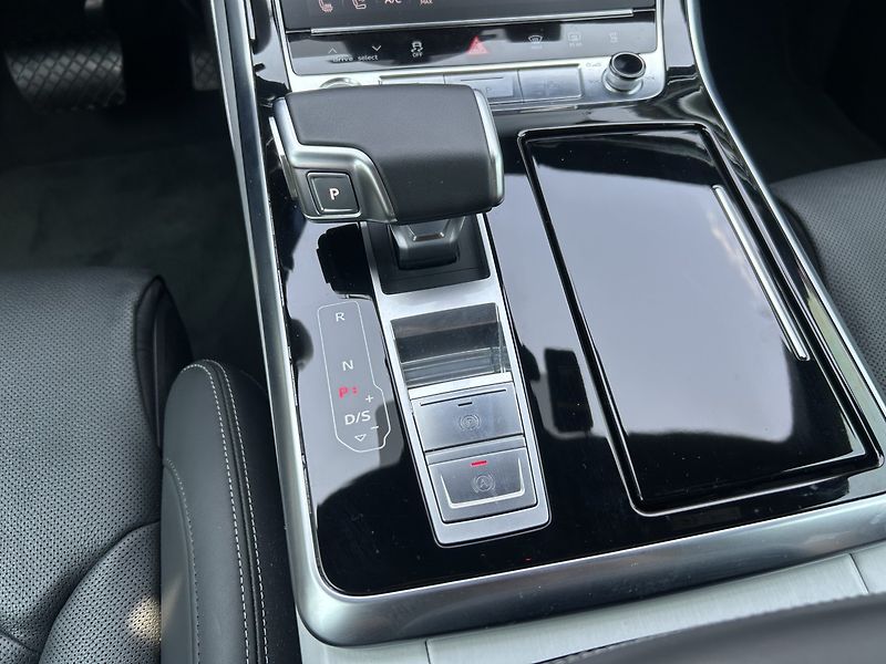 Audi Q8 50 TDI quattro ZÁRUKA - fotka 24 z 35