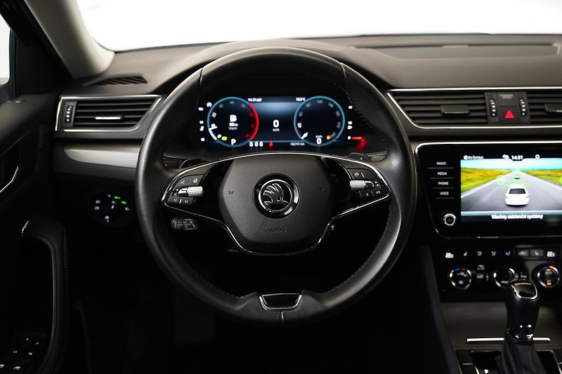 Škoda Superb - fotka 18 z 26