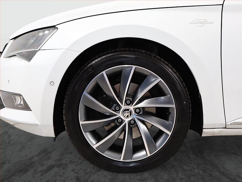 Škoda Superb (2019) Laurin&Klement 2.0 TDI 4x4 - fotka 12 z 23