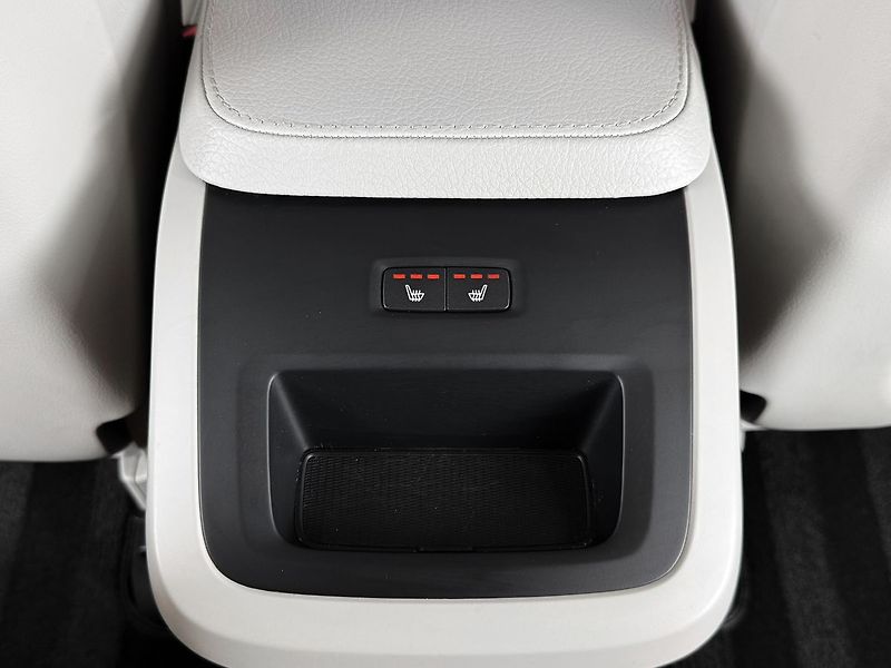 Volvo XC90 B5 AWD INSCRIPTION, HIGH BEAM, - fotka 24 z 28