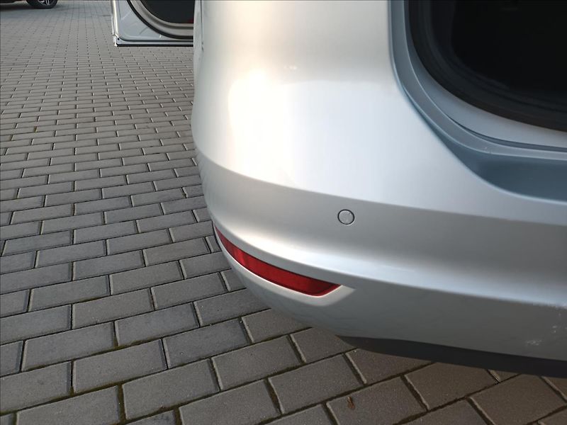 Volkswagen Sharan 2,0 TDI,7MÍST,SERVISKA,VÝHŘEV - fotka 37 z 46