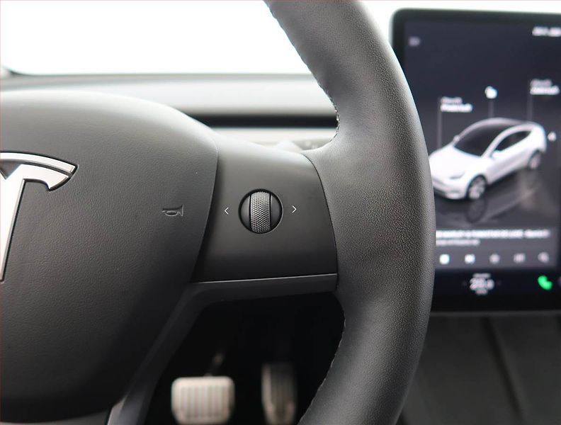 Tesla Model Y (2023) RWD LFP 60kWh, SoH 97% - fotka 16 z 31
