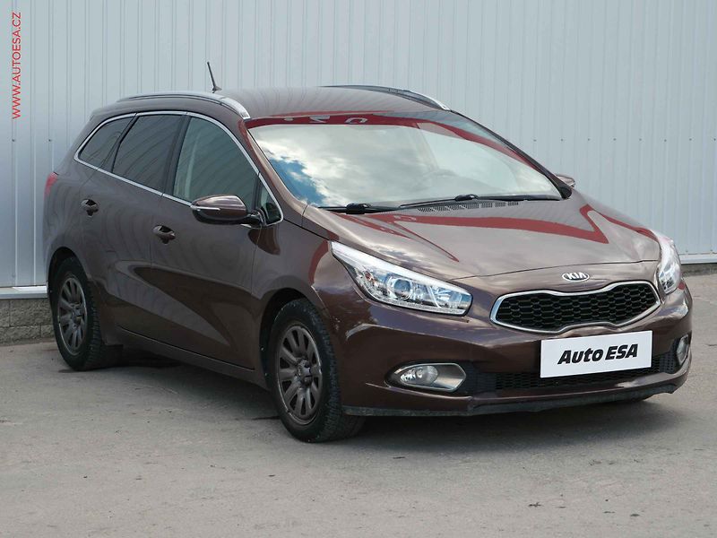 Kia Ceed (2014) 1.6 GDi, ČR, AC, tempo, park - fotografie inzerátu