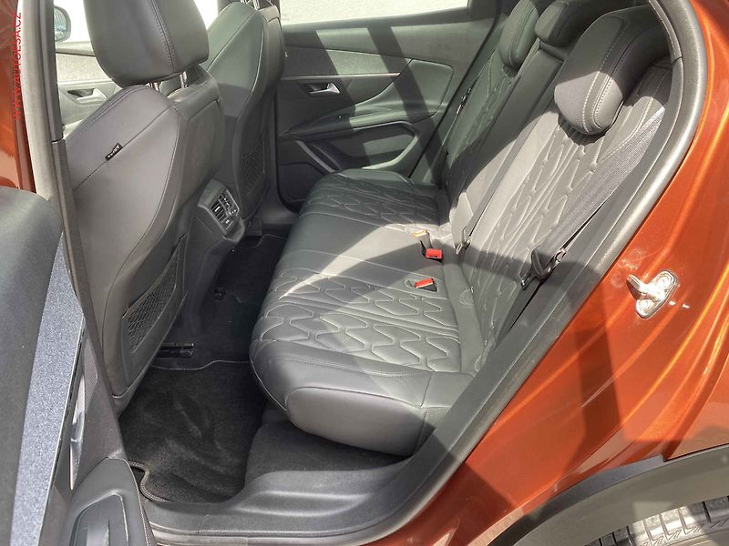 Peugeot 3008 (2017) 1.2 PT, GT Line, AT, LED - fotka 10 z 17