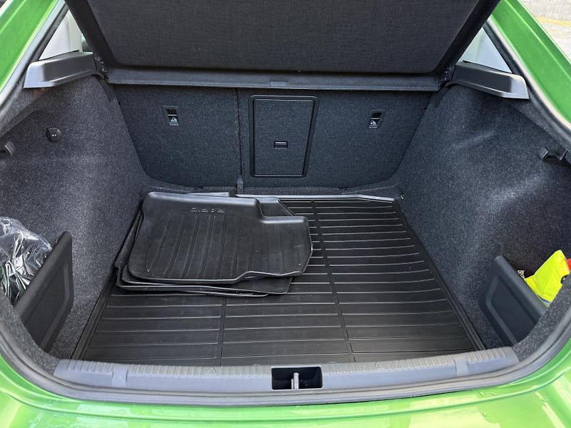 Škoda Rapid 1.2TSi STYLE 66kW 6690km! - fotka 16 z 18