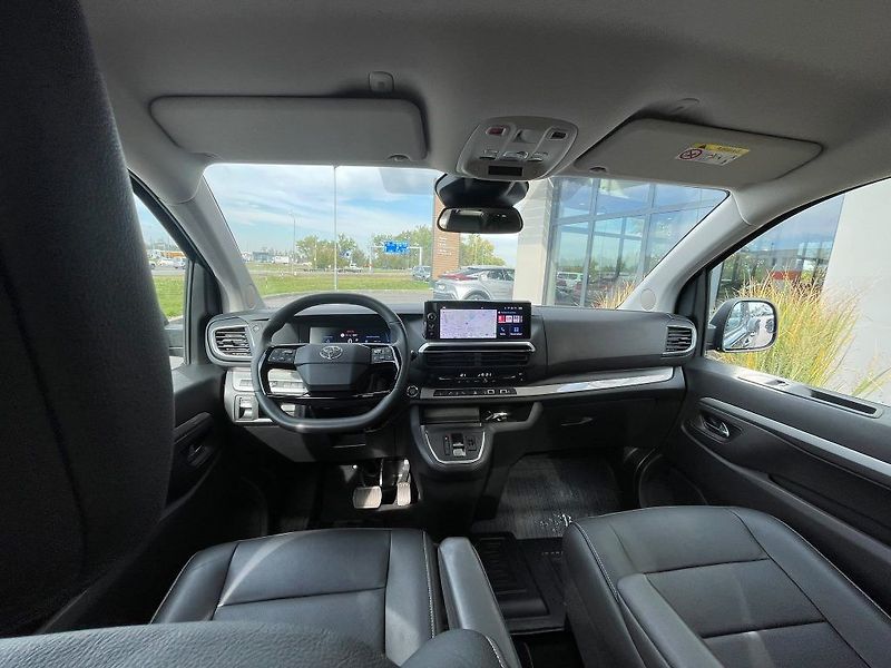 Toyota ProAce Verso 2.0 D-4D 177k L2  A/T VIP 7Sky - fotka 25 z 29