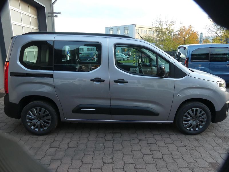 Citroën Berlingo (2026) PLUS Petrol 110k Manual - fotka 4 z 21