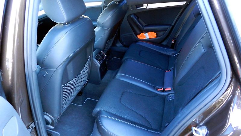 Audi A4 2.0 TDi 110 kW QUATTRO S-LINE - fotka 7 z 17