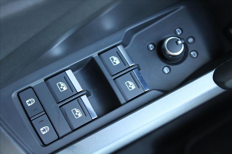 Audi Q3 2,0 TFSI  DPH,A/T,4x4,S-LINE - fotka 24 z 35