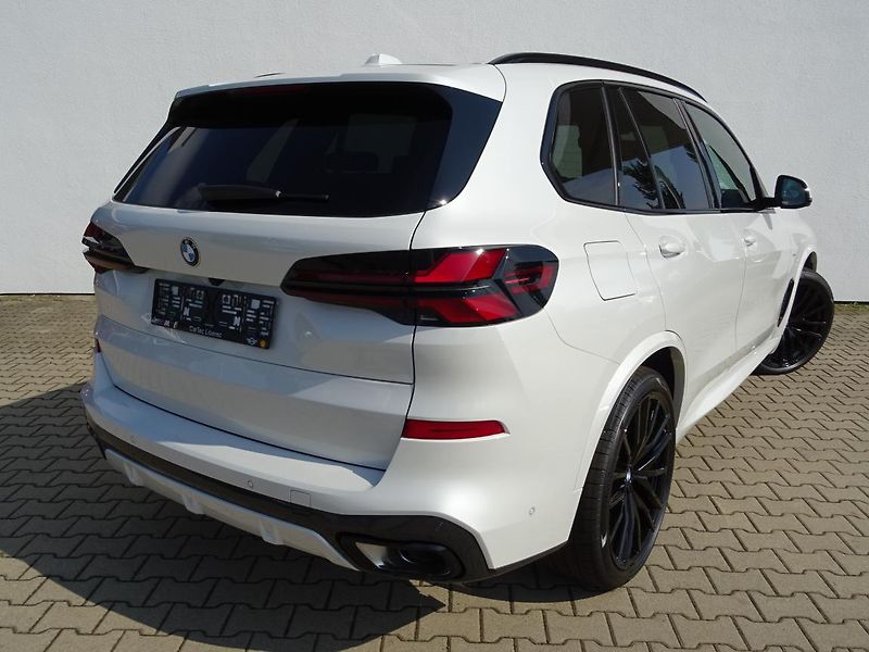 BMW X5 xDrive30d - fotka 3 z 6