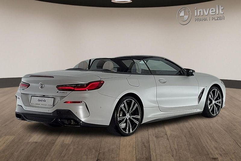 BMW Řada 8 M850i xDrive - fotka 5 z 33