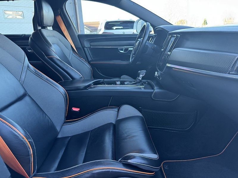 Volvo V90 (2018) 2.0D AWD Ocean Race LED - fotka 15 z 46
