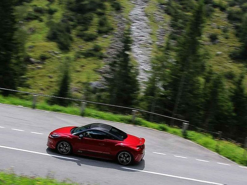 Grimsel Pass, v pozadí parádní Furka Pass