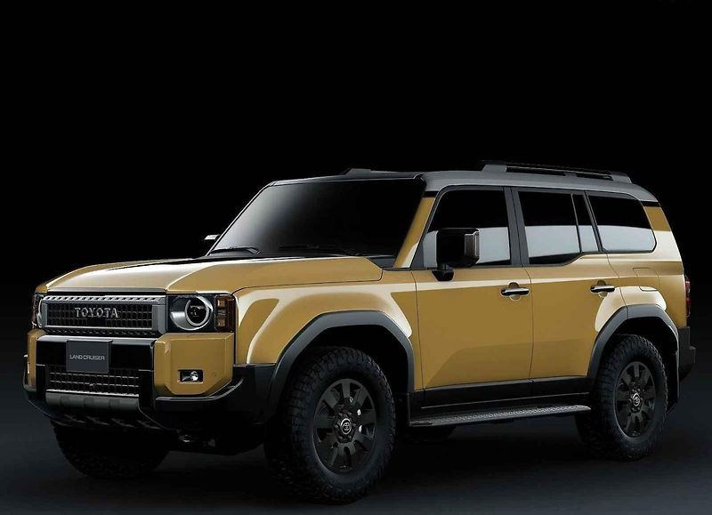 Toyoty Land Cruiser existují tři různé. Do Evropy přijde prostředně velká a nejnovější. Na snímku je zcela vpravo