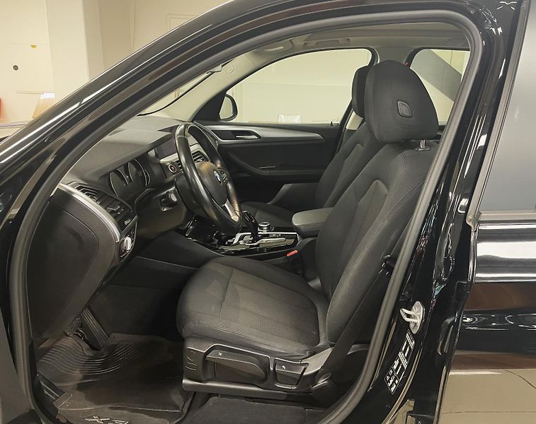 BMW X3 20d xDrive 140kW, ČR - fotka 10 z 30