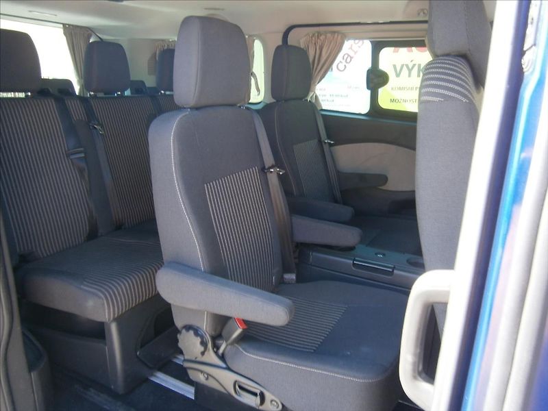Ford Tourneo Custom 2,2 TDCI EUROLINE 114 KW - fotka 12 z 27