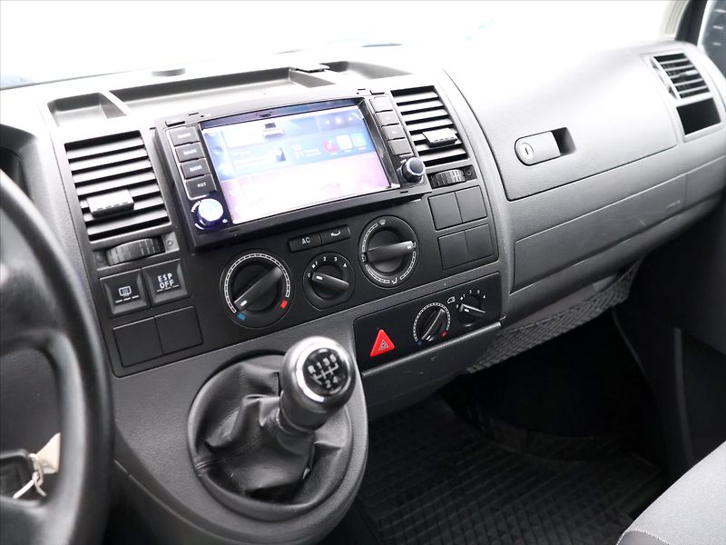 Volkswagen Multivan 1,9 TDI 75kW Startline - fotka 21 z 35