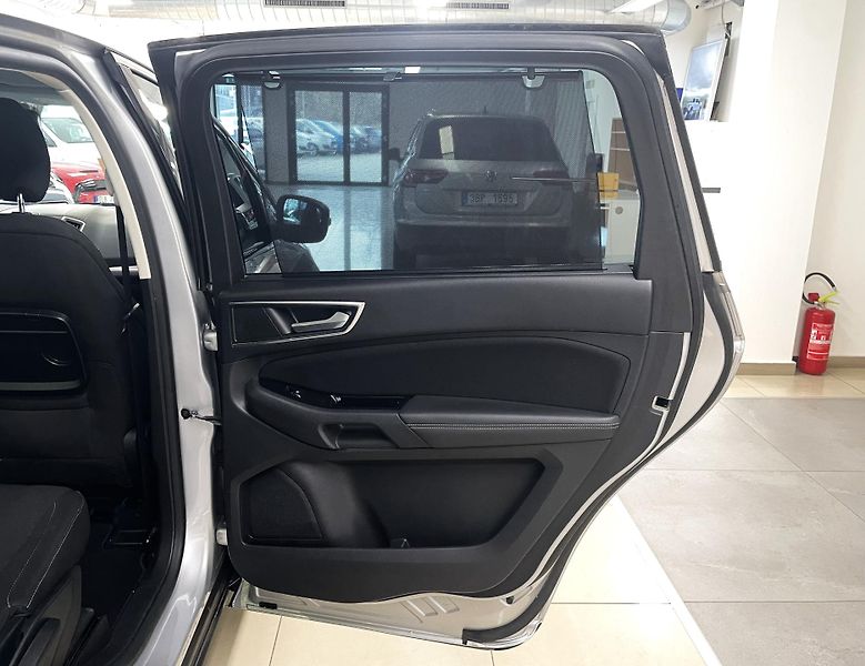 Ford S-MAX Titanium 132kW AT AWD, 7 MÍST - fotka 14 z 31