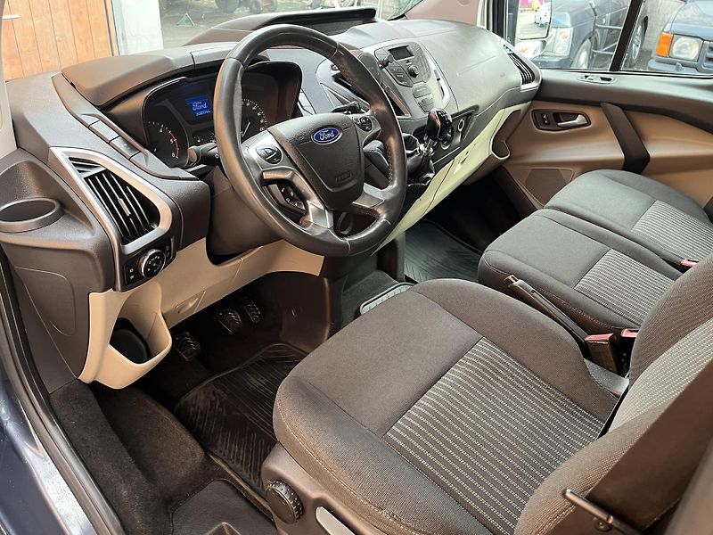 Ford Tourneo Custom (2014) 2,2TDCi 9míst PO VELKÉM SERVIS - fotka 15 z 21