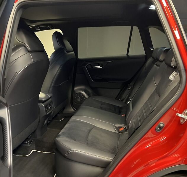 Toyota RAV4 2,5 Hybrid AT AWD GR SPORT Sky - fotka 14 z 23
