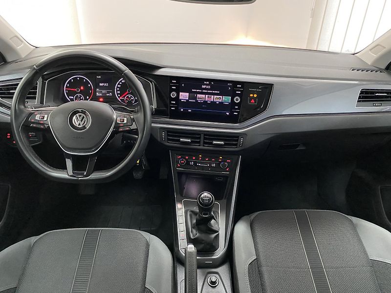 Volkswagen Polo 1.0 TSi ČR 1.MAJ. REZERVACE  - fotka 21 z 25