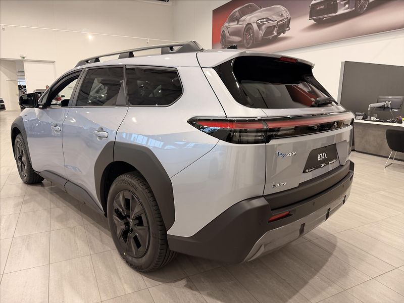 Toyota bZ4X Touring  74,7 kWh (380k) 4X4 E - fotka 2 z 12