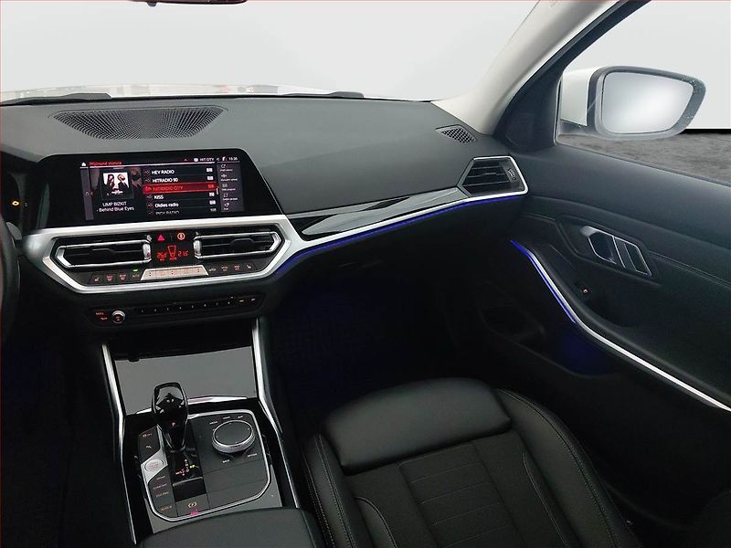 BMW Řada 3 (2022) 320 d xDrive - fotka 8 z 20