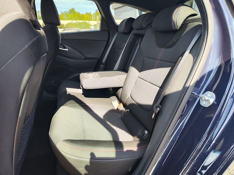 Hyundai i30 1.5 T-GDI/103kW N-Line DCT - fotka 12 z 33