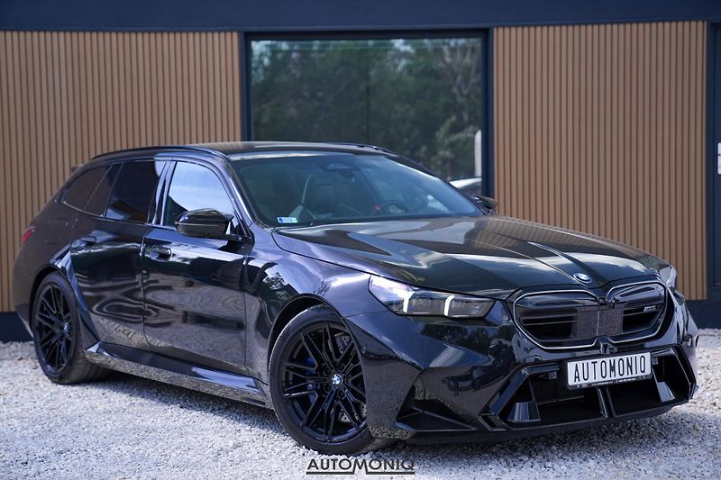 BMW M5 (2026) Touring xDrive M Drive,Pano - fotka 22 z 36