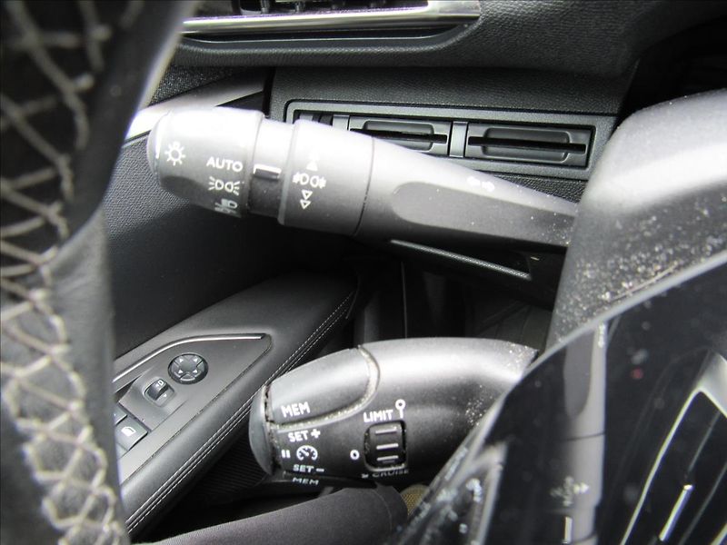 Peugeot 3008 1,2 96kW Allure 1.majitel - fotka 23 z 34