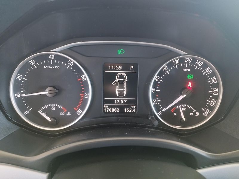 Škoda Octavia (2012) 1,4TSI,90KW,DSG,ALU,AUT.KLIMA - fotka 23 z 28