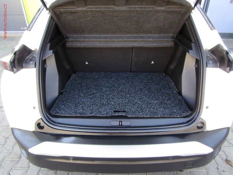 Peugeot 2008 (2021) 1.2 PT, ČR, LED - fotka 7 z 18