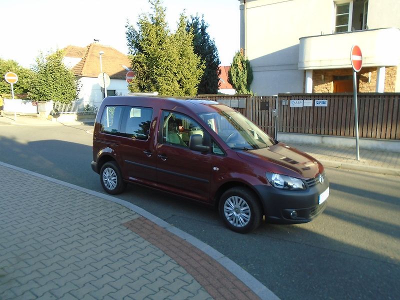 Volkswagen Caddy (2013) 1.6 TDI, 5.Míst ,Klima - fotka 5 z 22