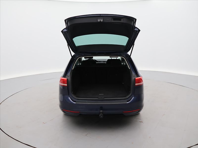 Volkswagen Passat 2.0 TDI 110kW Comfortline - fotka 8 z 29