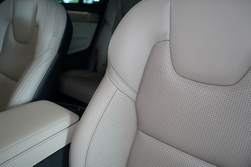 Volvo XC90 B5 PLUS Bright, Vzduch, 360° - fotka 21 z 50