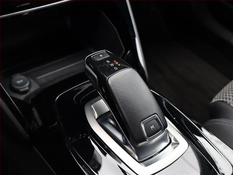 Peugeot 2008 (2021) GT Line 1.2 PureTech, Automat - fotka 11 z 22