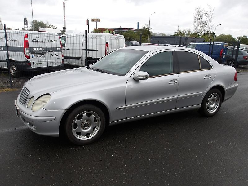 Mercedes-Benz Třídy E 2,2CDi - fotka 2 z 24