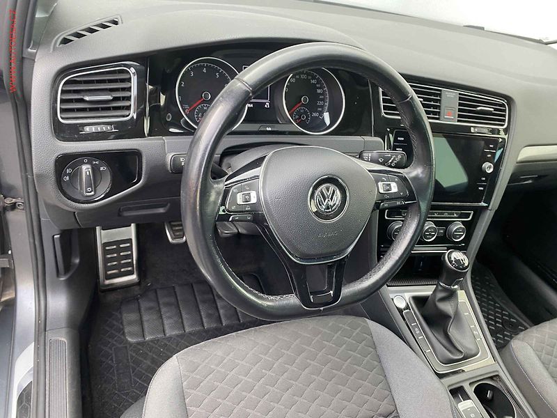 Volkswagen Golf (2018) 1.5 TSi, Join, panor - fotka 13 z 19