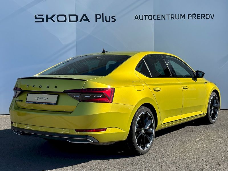 Škoda Superb (2021) 2.0 TSI 140kW SportLine - fotka 2 z 35