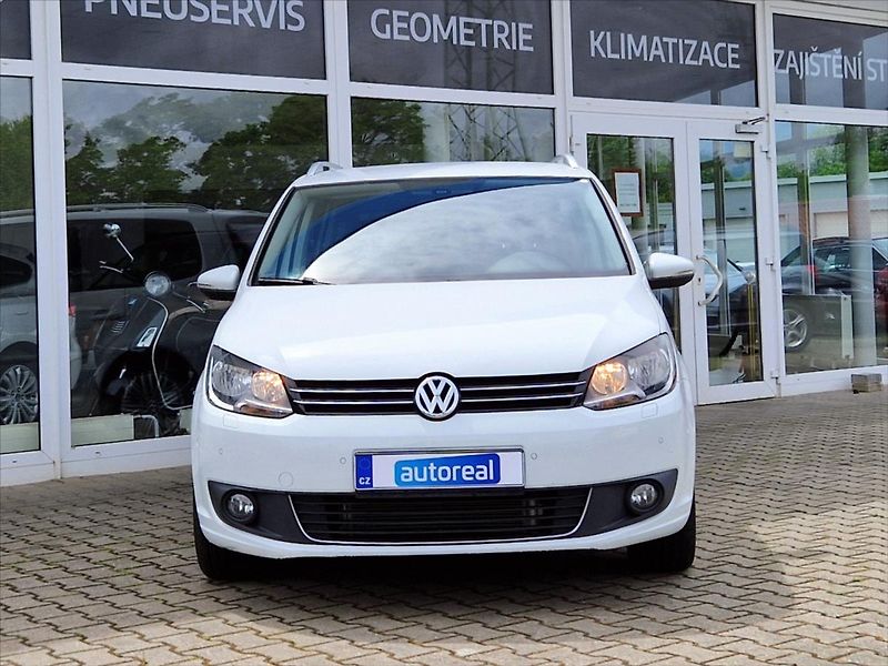 Volkswagen Touran 2,0 TDI 7MÍST VÝHŘEV KLIMA - fotka 8 z 26