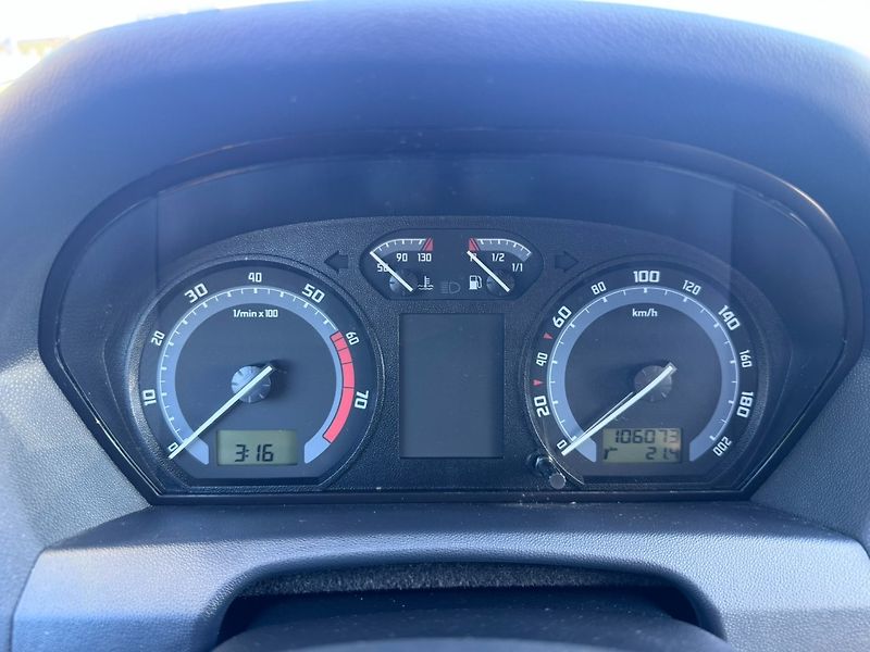 Škoda Fabia (2006) 1,4i 55 KW KILOMETRY STK - fotka 19 z 40