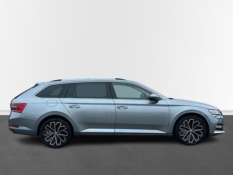 Škoda Superb iV L&K 1.4 TSI HYBRID PHEV - fotka 7 z 23